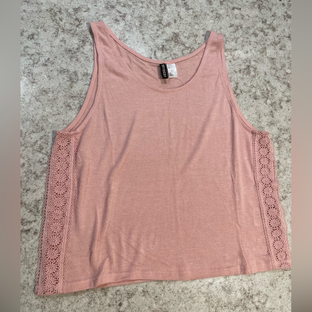 Divided by H&M lace tank